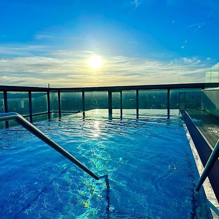 Vienna Sky Apartment I Rooftop Pool I Netflix ภายนอก รูปภาพ
