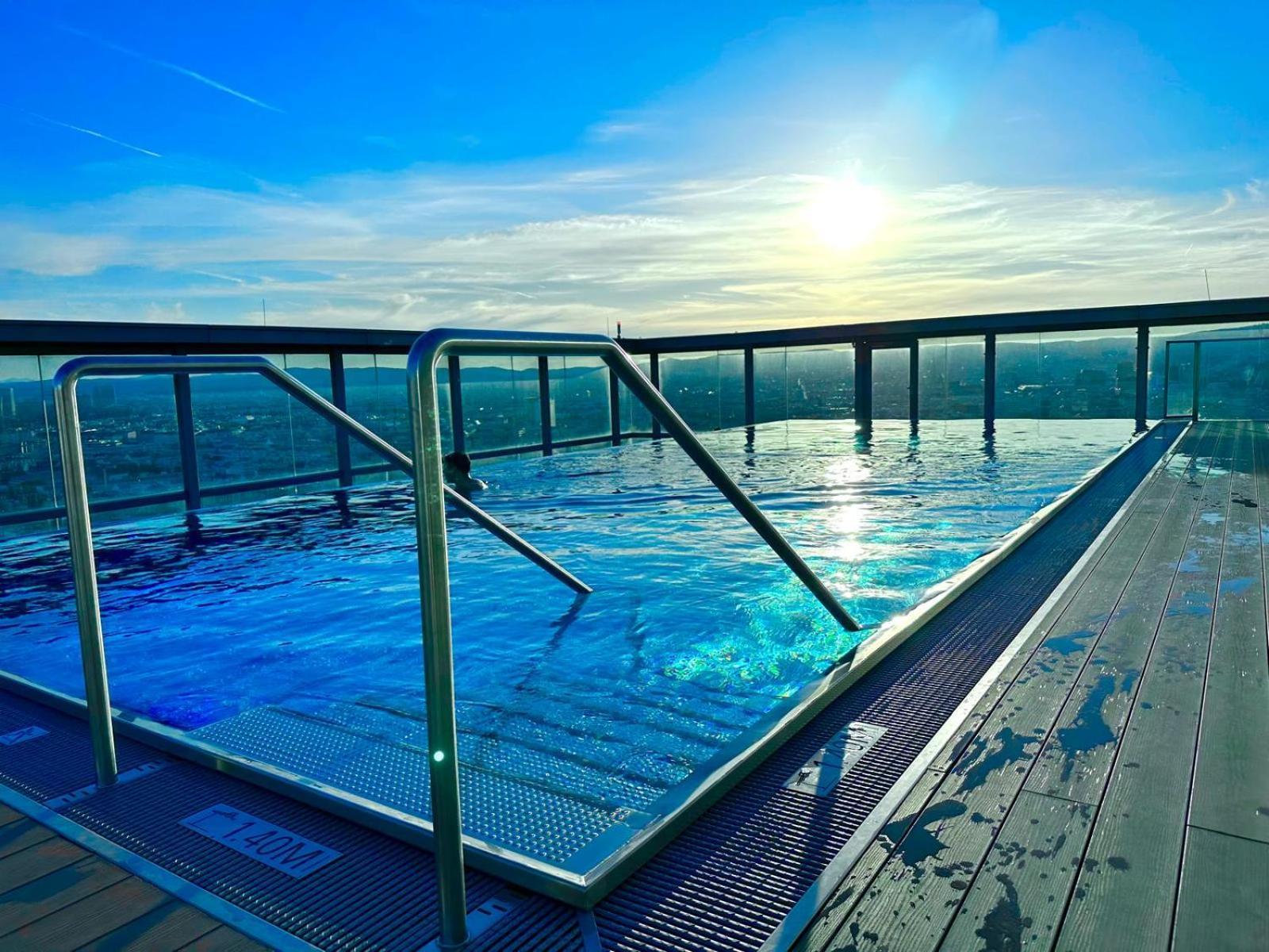 Vienna Sky Apartment I Rooftop Pool I Netflix ภายนอก รูปภาพ